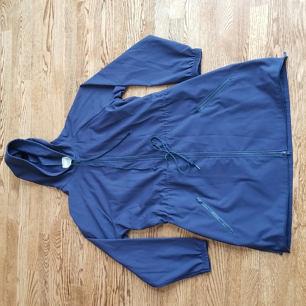 (M) Weekenders Women's Made in Canada Trench Coat Folds into Bag!